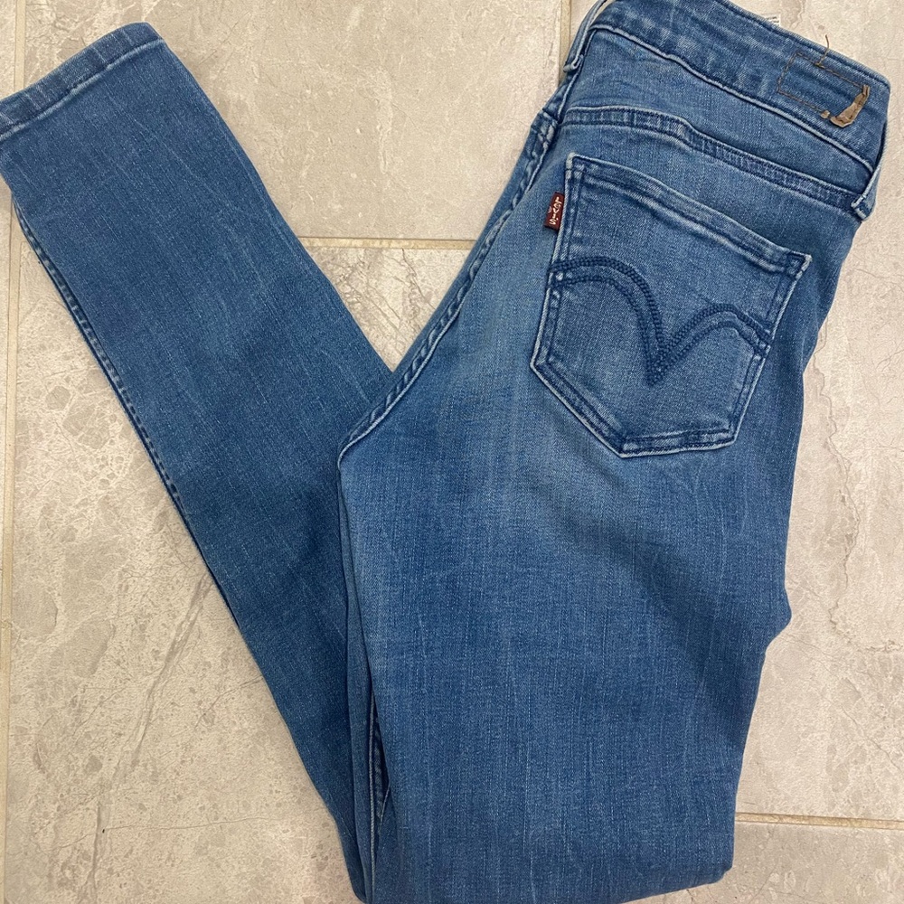 Levi skinny jeans